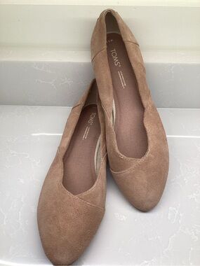 TOMS Jutti Neat Suede Almond Toe Ballet Flats Tan Buck Brown Size 9.5